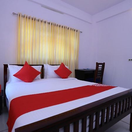 Oyo 26697 United Residency Hotel Kazhakuttam Exterior foto