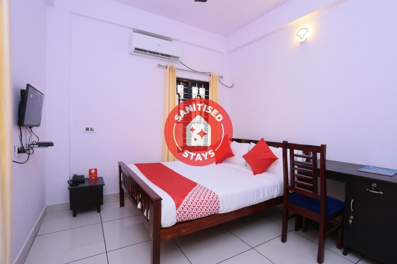 Oyo 26697 United Residency Hotel Kazhakuttam Exterior foto