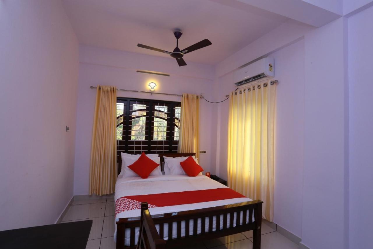 Oyo 26697 United Residency Hotel Kazhakuttam Exterior foto