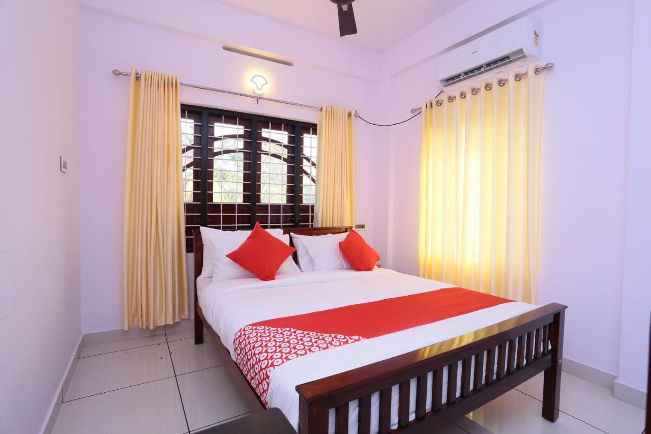 Oyo 26697 United Residency Hotel Kazhakuttam Exterior foto