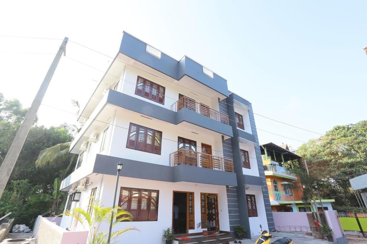 Oyo 26697 United Residency Hotel Kazhakuttam Exterior foto